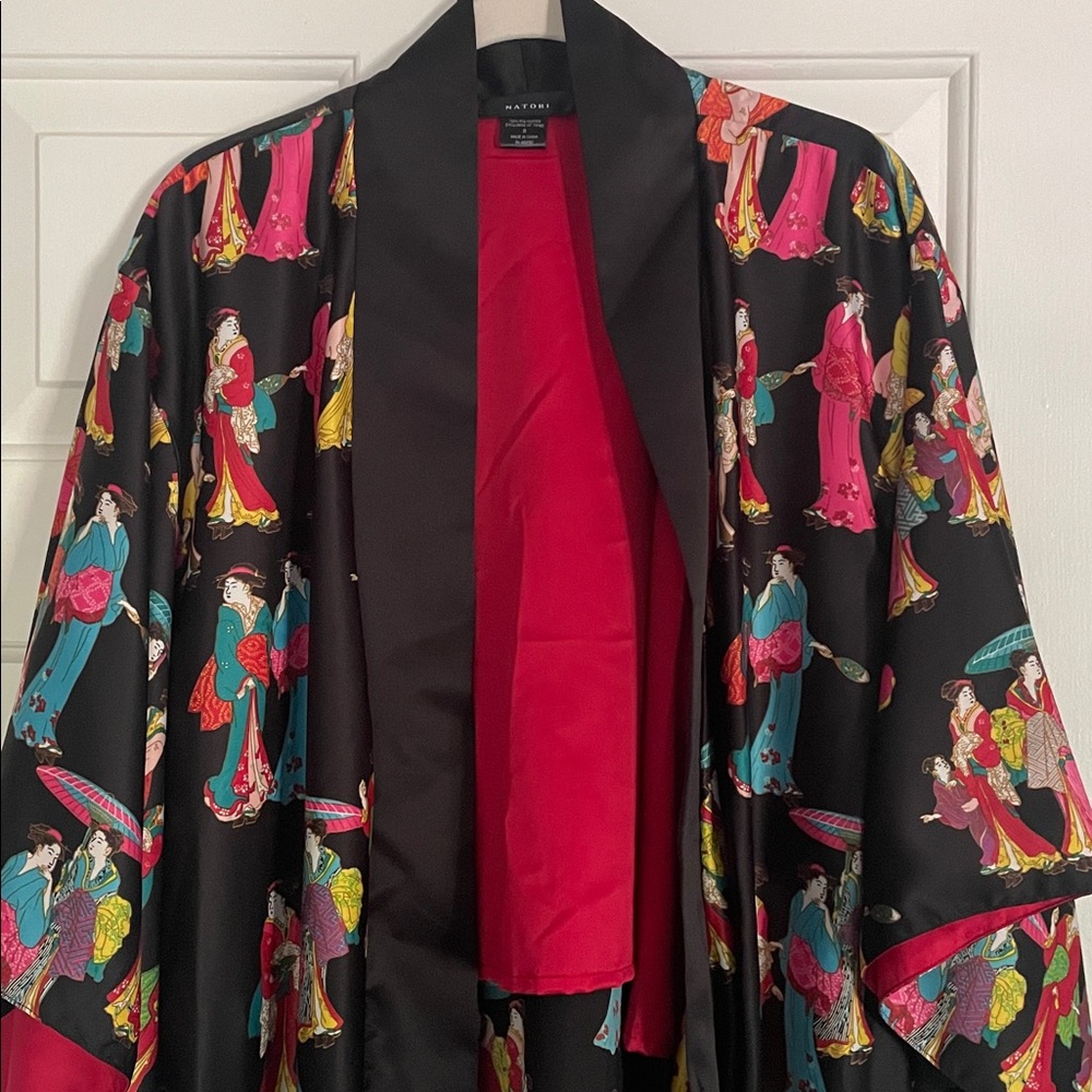 Natori Geisha Printed Satin Tie Waist Wrap Robe - Picture 2 of 5